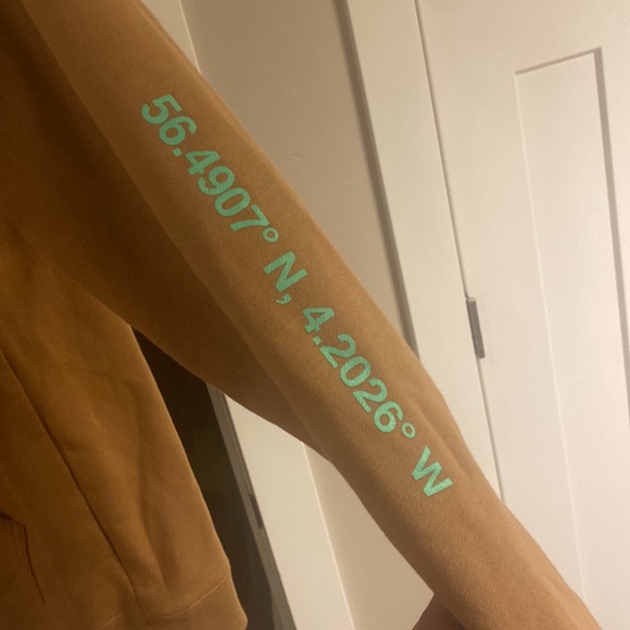 This hoodie is so cool and comfortable and very stylish and it glows in the dark - Picture 4 of 8